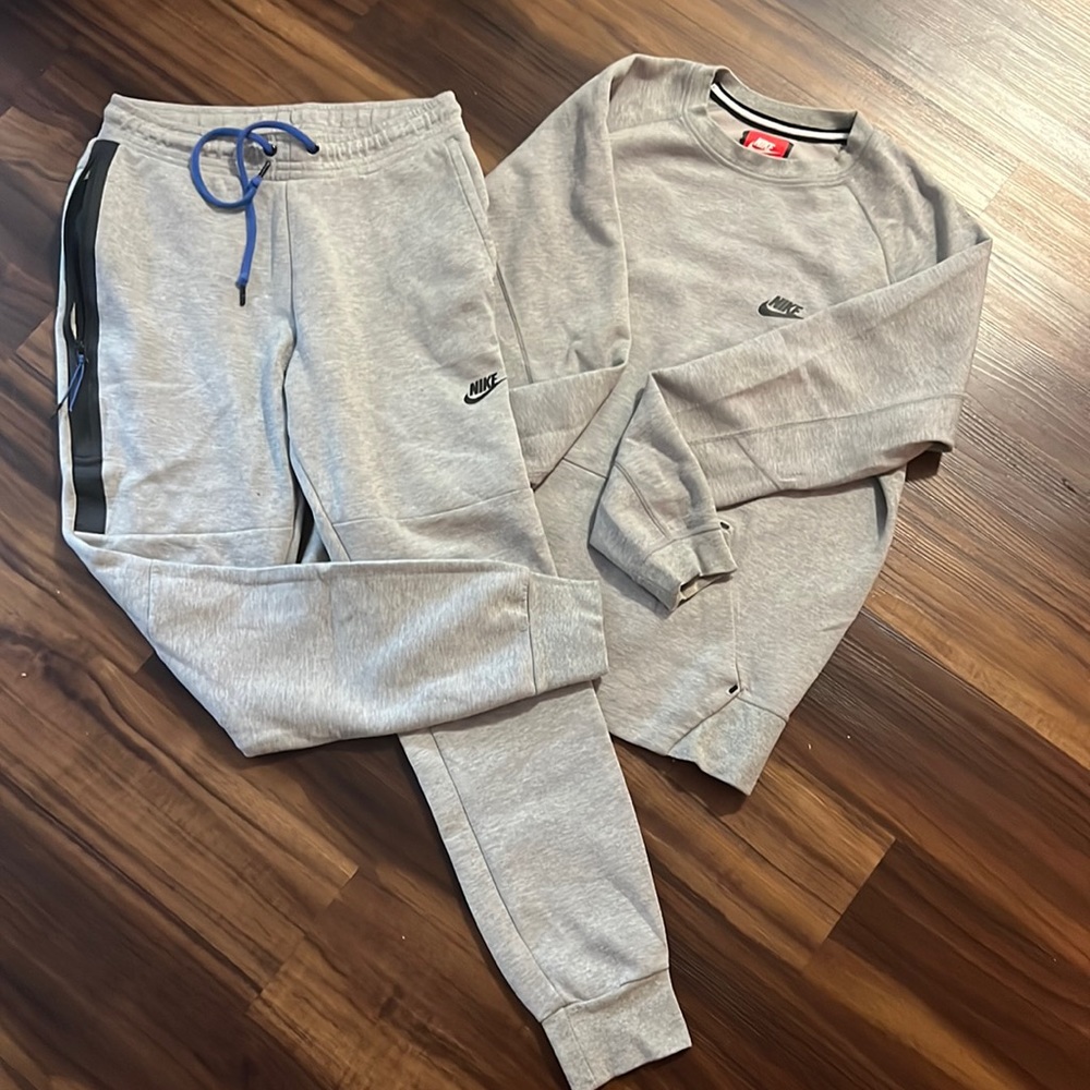 Nike Tech Sweatsuit